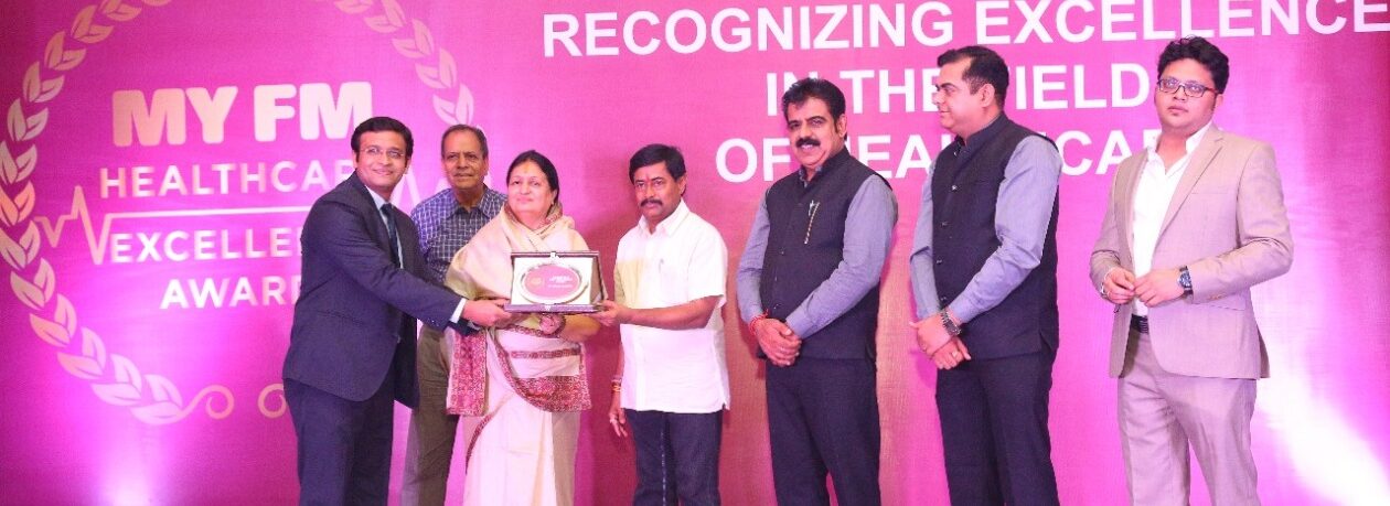 Dr. Varun Chouhan honoured on stage at the MY FM Healthcare Excellence Awards